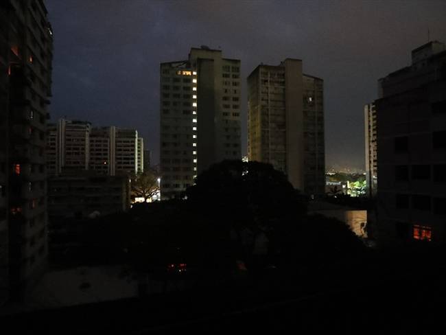 Apagón deja a oscuras a gran parte de Venezuela. Foto: Agencia EFE