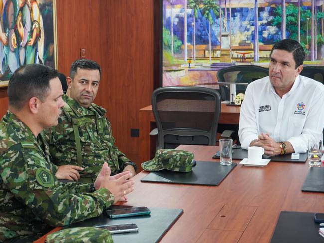 Alcalde de Bucaramanga se reunió con comandante militares