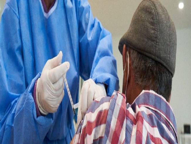 Sí hay vacunas Pfizer para los mayores de 45 años en Bucaramanga