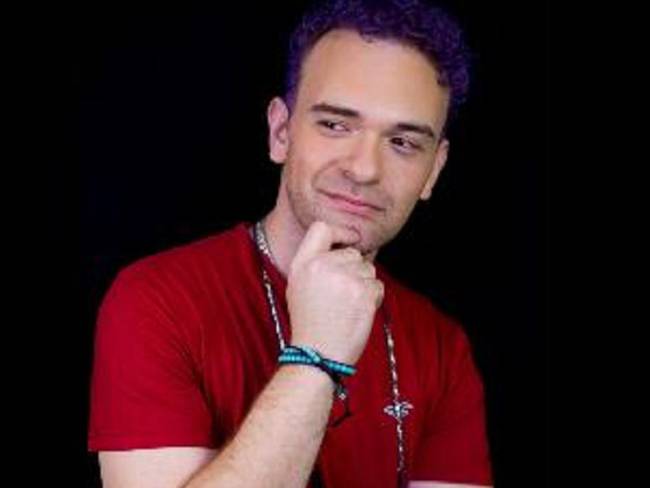 El puertorriqueño Alec Mora lanza su fusión de pop y reguetón “Me enamoré”