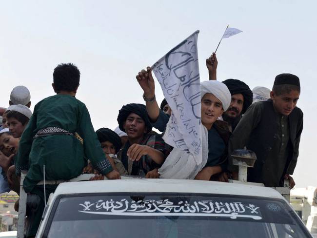 Talibanes celebran en Kabul