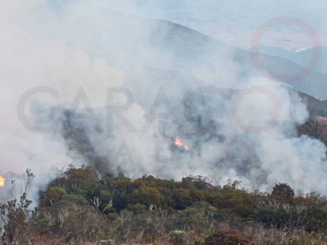 Incendio en el Páramo de Siscunsí / Cortesía: Bomberos Sogamoso.