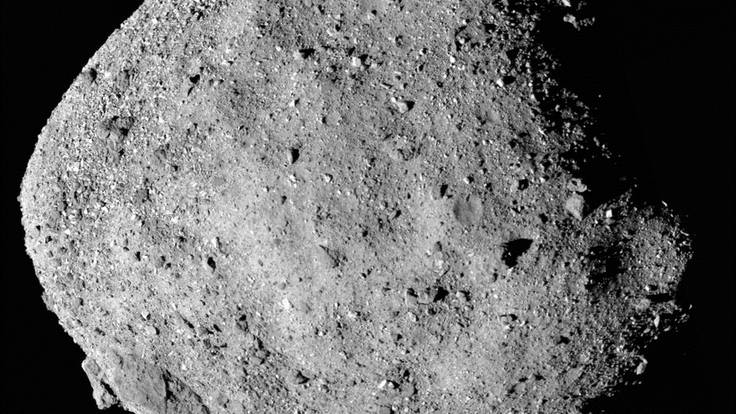 USA9182. WASHINGTON (DC, EEUU), 22/09/2023.- Fotografía cedida por la NASA de una imagen en mosaico del asteroide Bennu que se compone de 12 imágenes PolyCam recopiladas el 2 de diciembre por la nave espacial OSIRIS-REx desde un rango de 15 millas (24 km). El argentino Lucas Paganini, científico planetario de la NASA, ya está en el desierto de Utah (EE.UU.) preparado para recibir este domingo una cápsula con un preciado cargo: un puñado de rocas y polvos del asteroide Bennu que podría ofrecer información única sobre la formación del sistema solar hace unos 4.500 millones de años. EFE/NASA/Goddard/Universidad de Arizona /SOLO USO EDITORIAL /NO VENTAS /SOLO DISPONIBLE PARA ILUSTRAR LA NOTICIA QUE ACOMPAÑA /CRÉDITO OBLIGATORIO